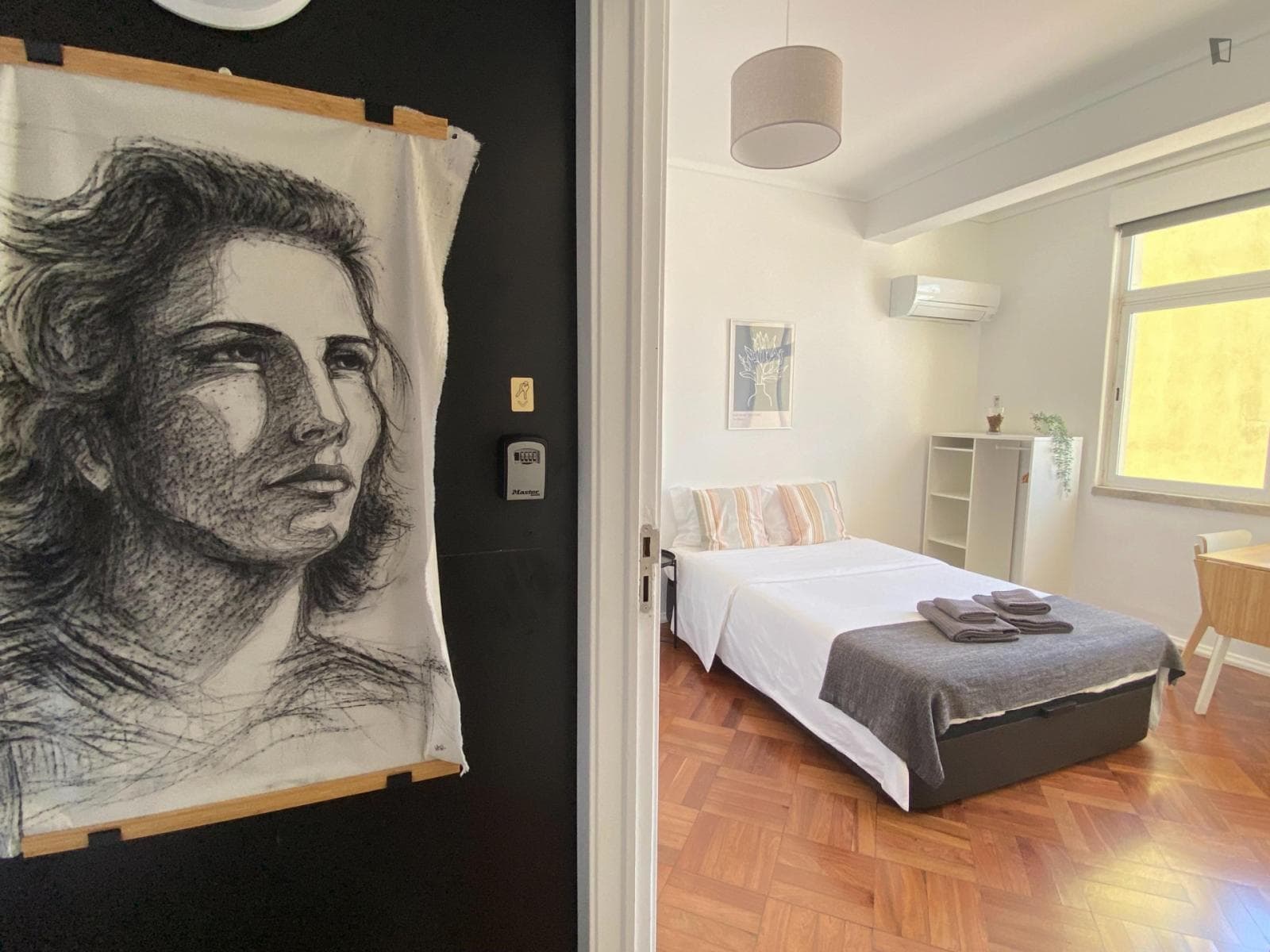Charming ensuite close to Anjos metro station photo 1