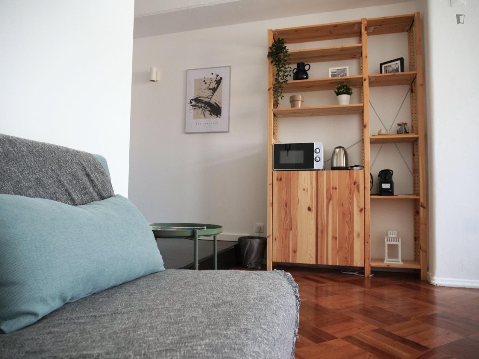 Comfy studio in the interior of a 7-bedroom flat photo 1