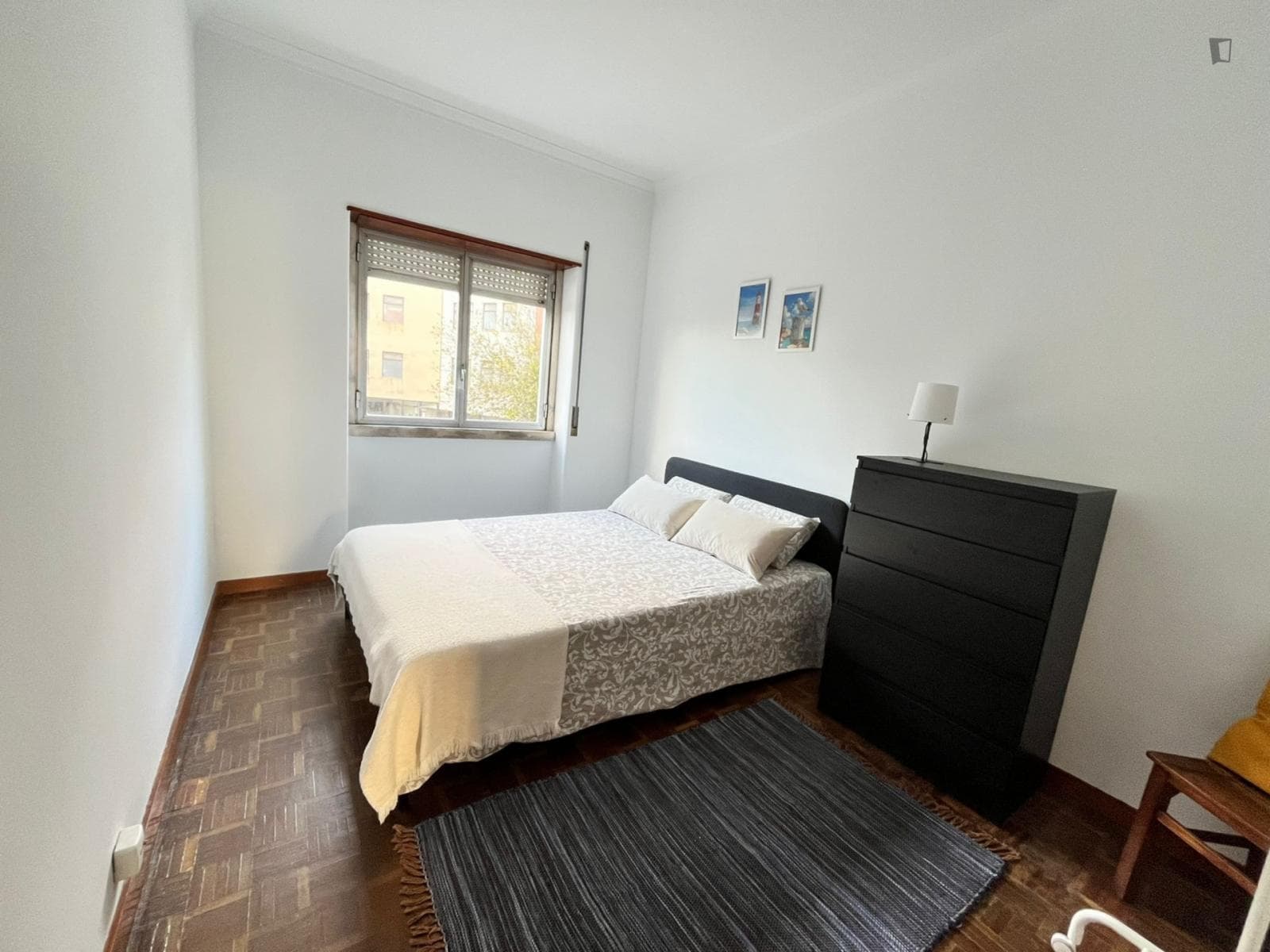 Bright Double Bedroom close to Oeiras Train Station photo 1
