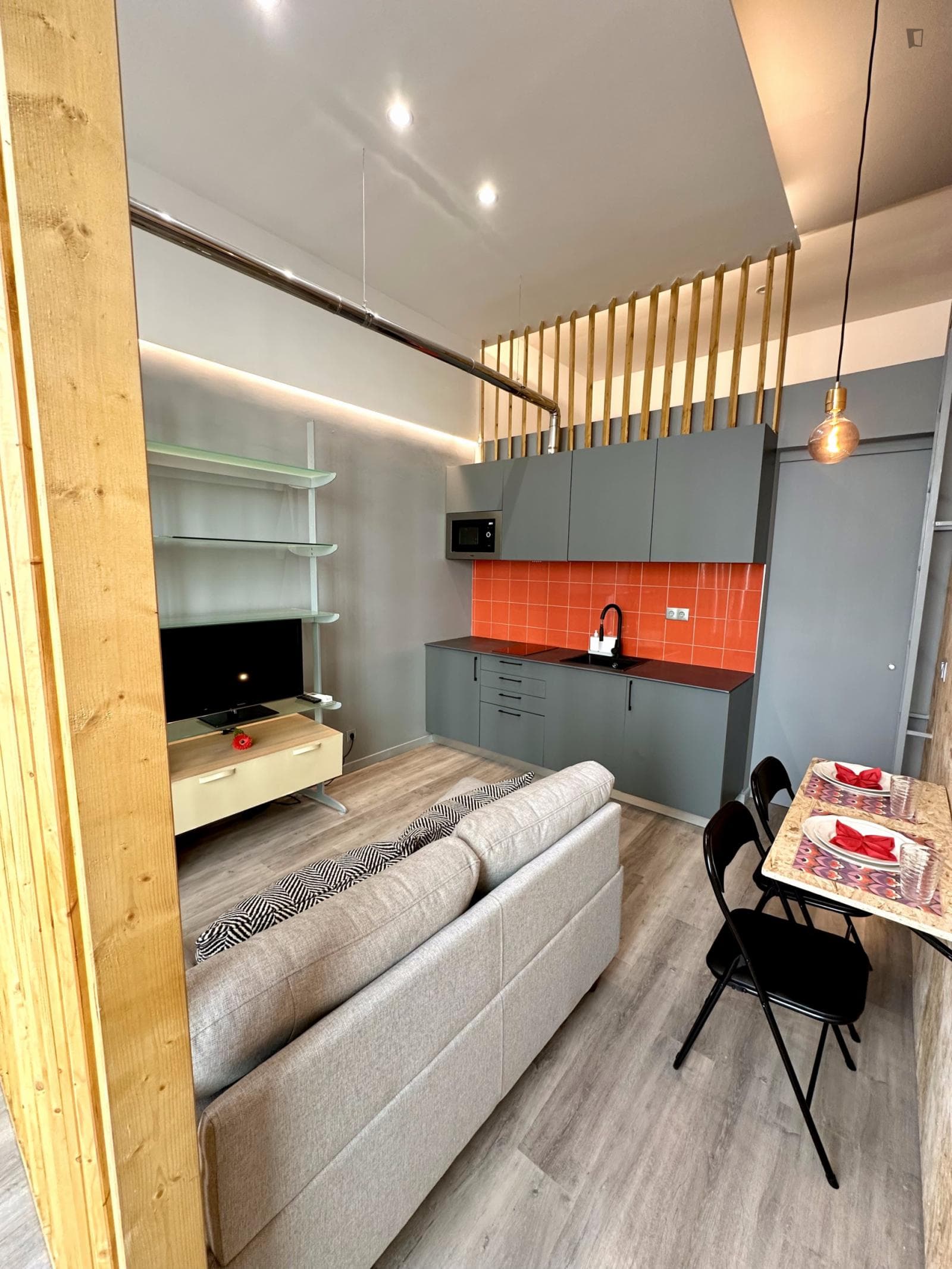 Amazing 1 Bedroom Apartment Near  Beach photo 1