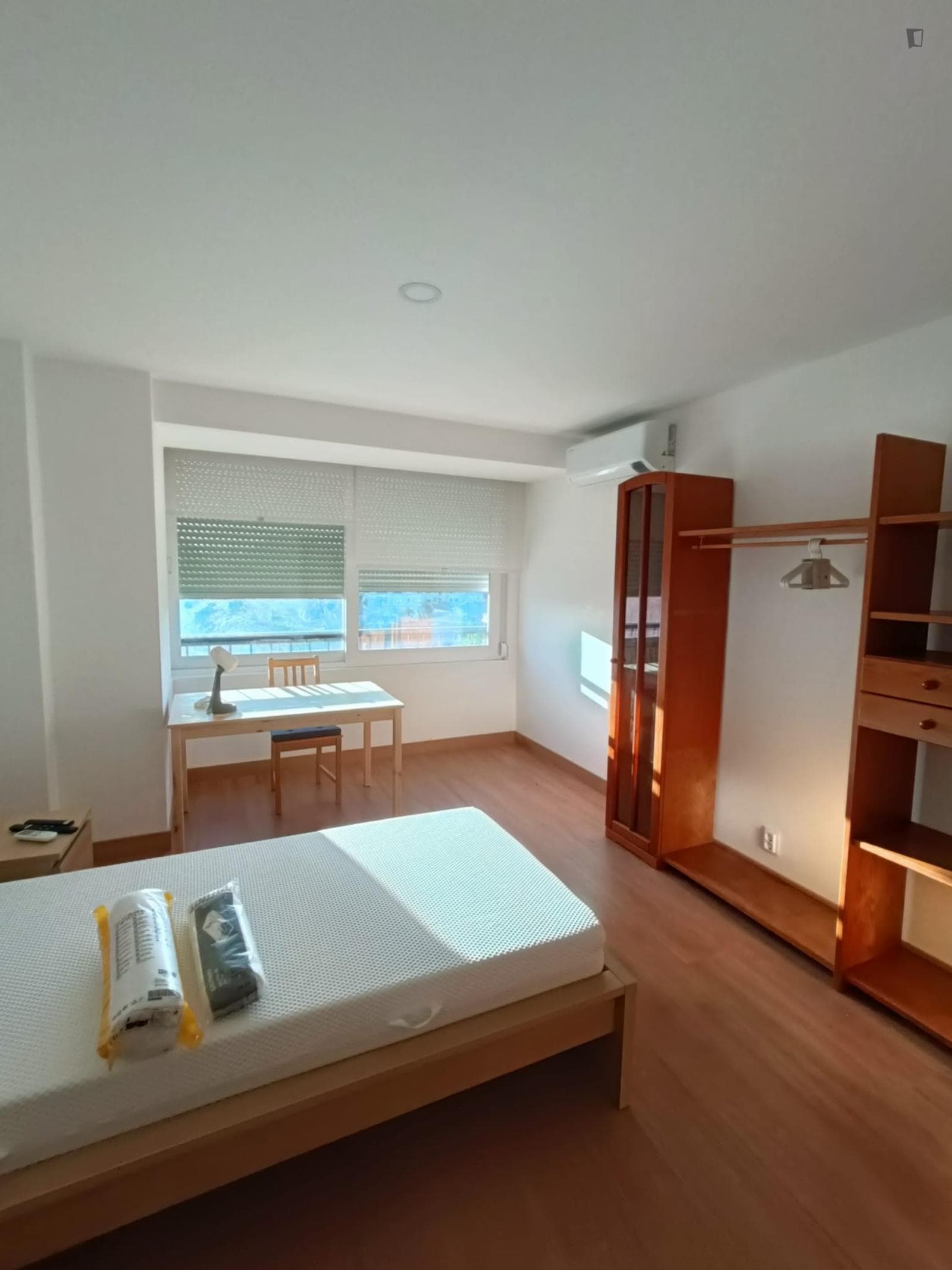 Bright Single Bedroom close to Nova School of Business and Economics photo 1