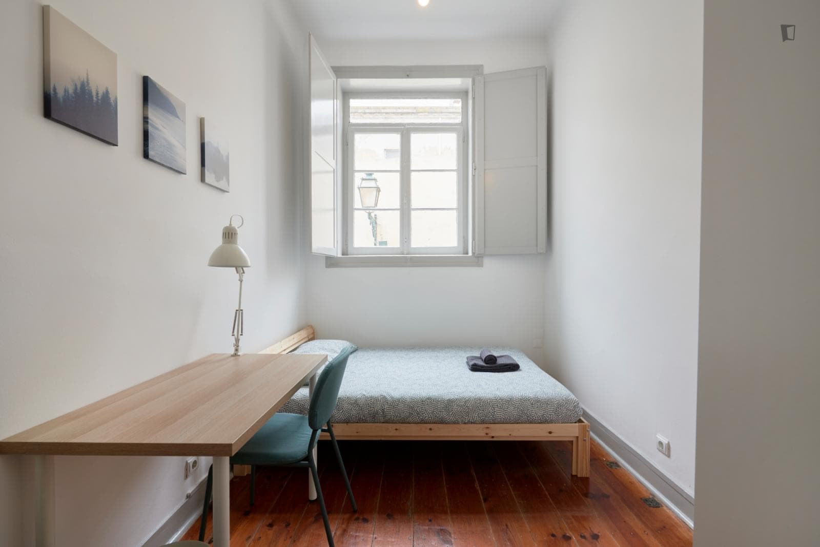 Homely single bedroom in Penha photo 1
