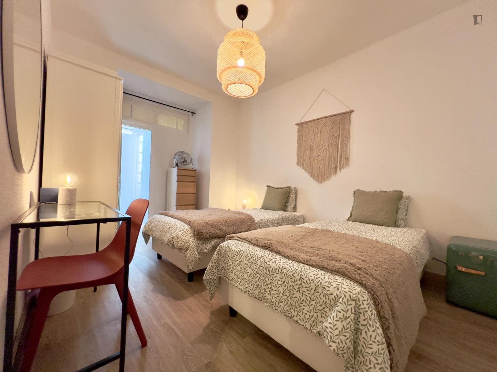 Appealing twin ensuite bedroom in Arroios photo 1