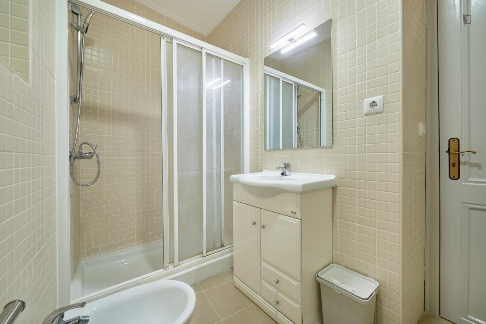 Inviting single bedroom in Pena photo 1