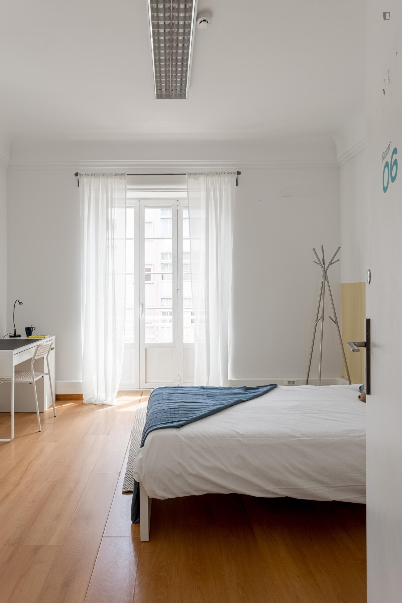 Bright single bedroom with a balcony, in Picoas photo 1