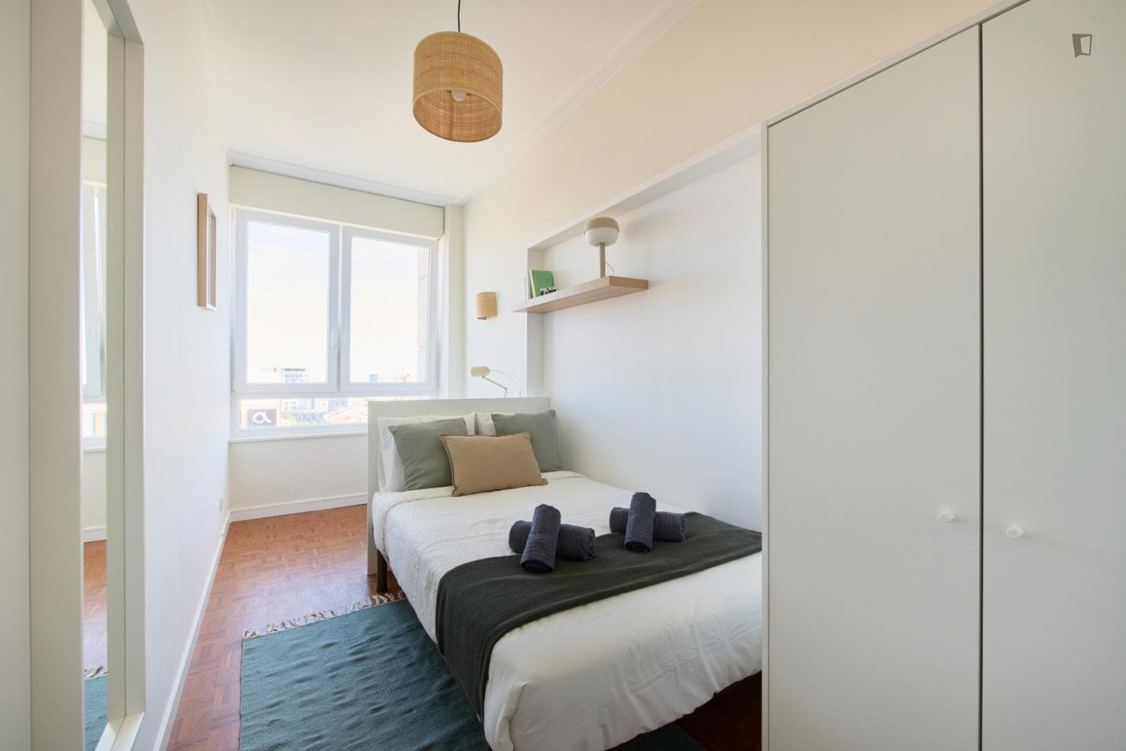 Bright double bedroom in Picoas photo 1
