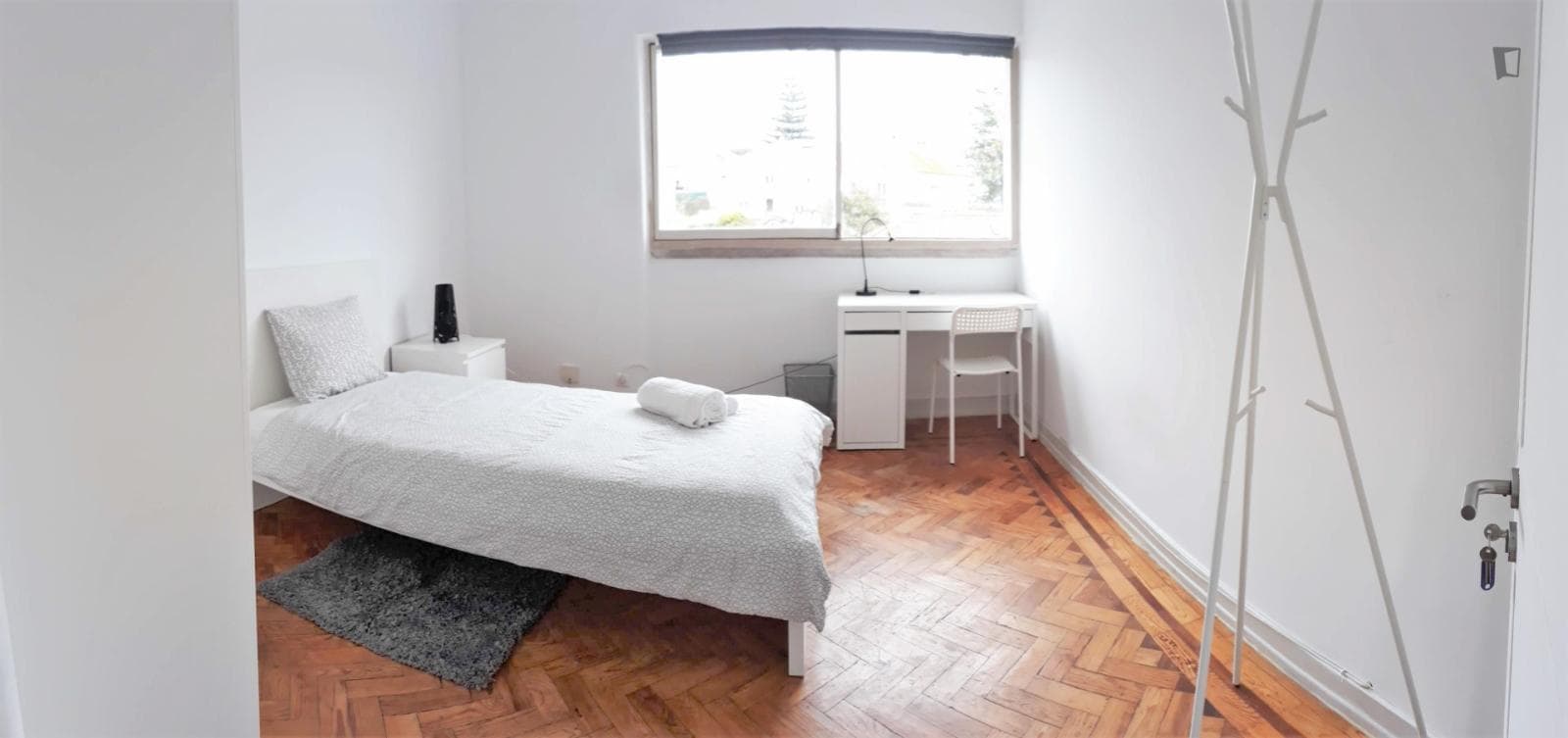 Very cool single bedroom in Alvalade photo 1