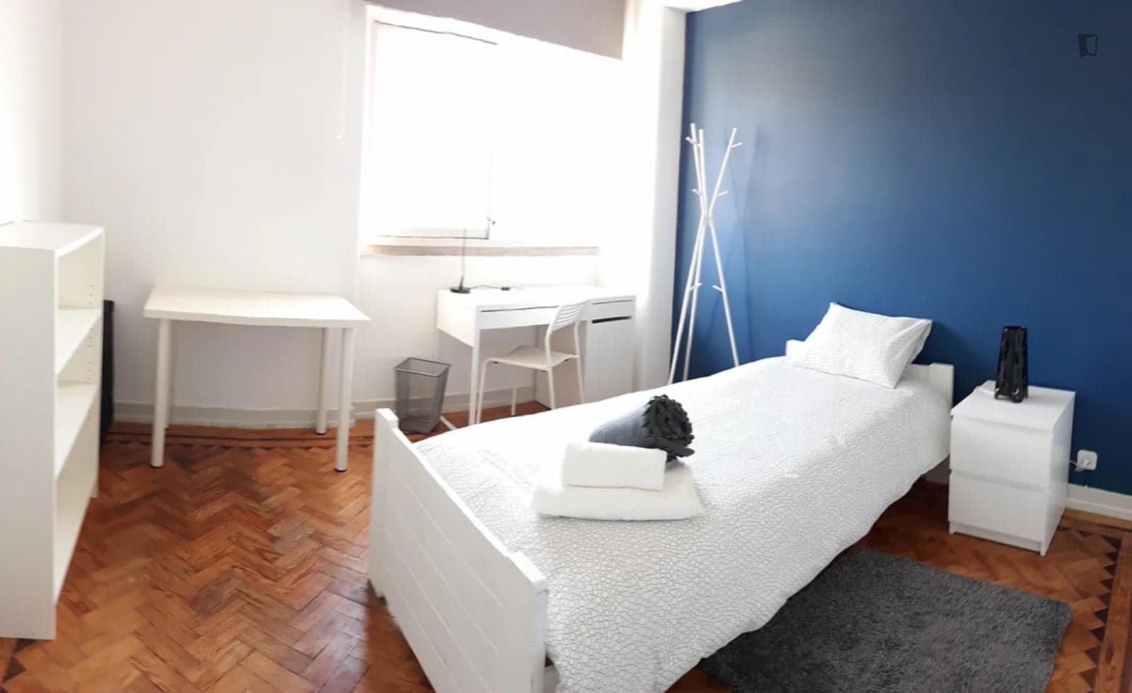 Bright single bedroom in well-connected Alvalade photo 1
