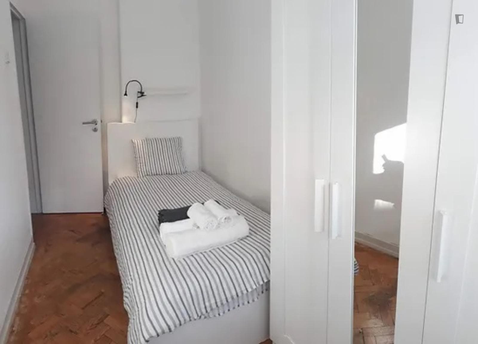 Snug single bedroom in Alvalade photo 1