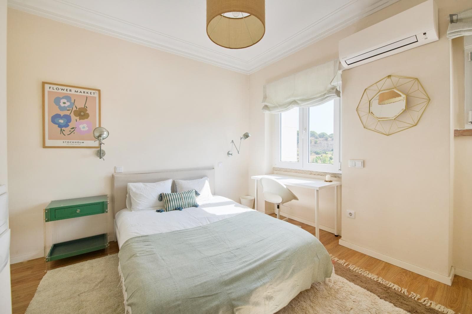Inviting double bedroom near Parque da Bela Vista photo 1