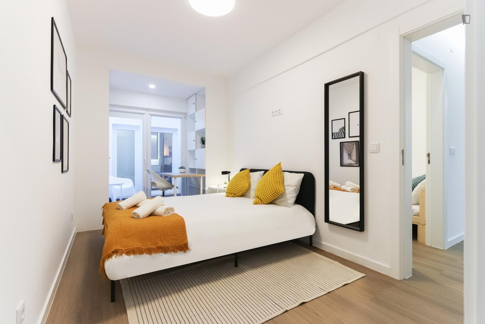 Lovely double bedroom in Entrecampos photo 1
