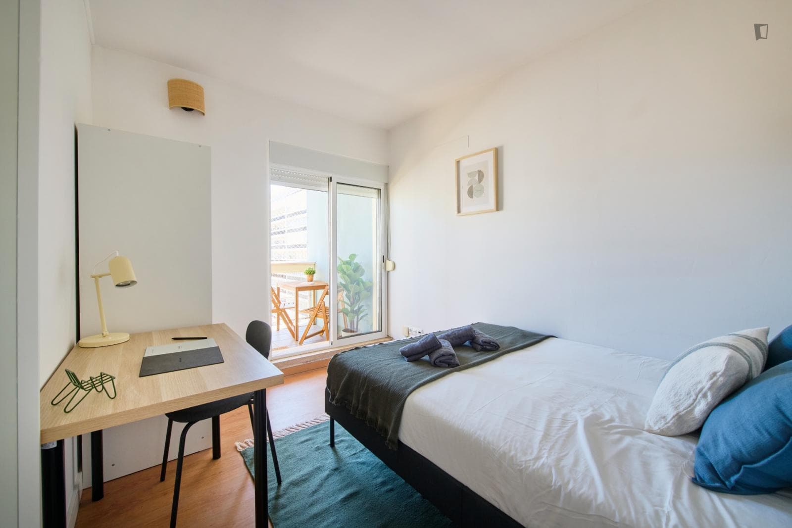 Elegant double bedroom in well-connected Alvalade photo 1