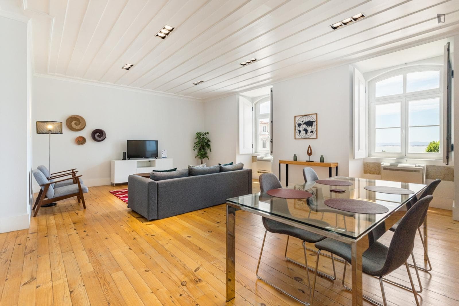 Large 2-bedroom apartment in Cais do Sodré photo 1