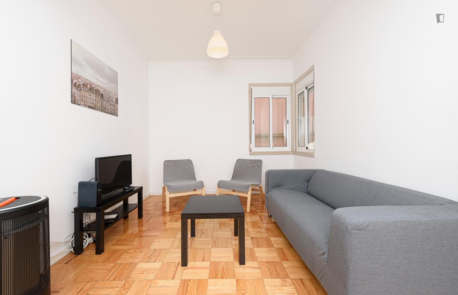 Big double bedroom with a balcony, in Sete Rios photo 1