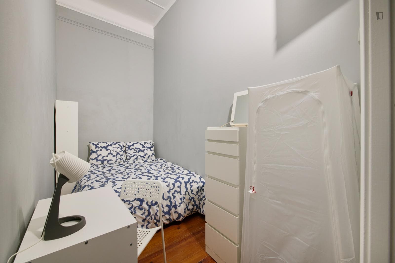 Interesting double bedroom in Entrecampos photo 1