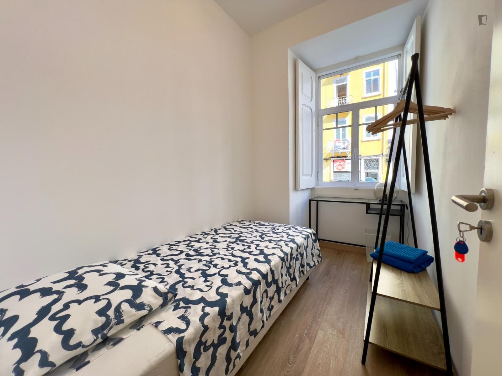 Inviting single bedroom in student-popular Arroios photo 1