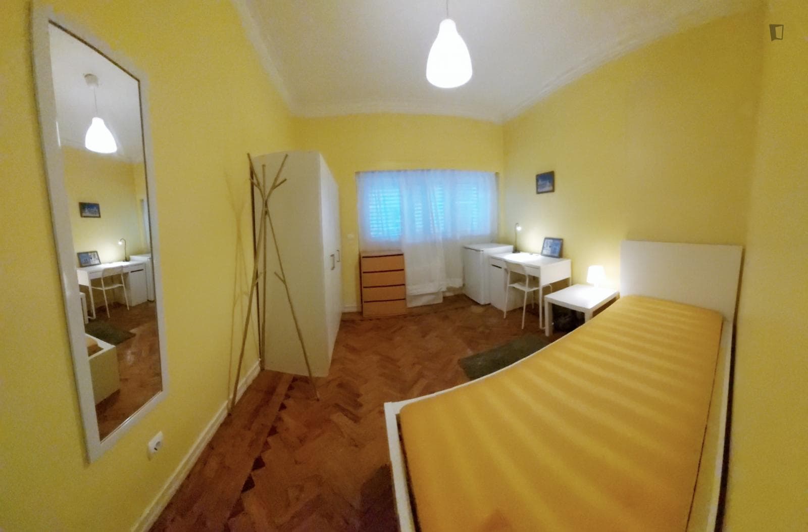 Neat single ensuite bedroom in Sete Rios photo 1