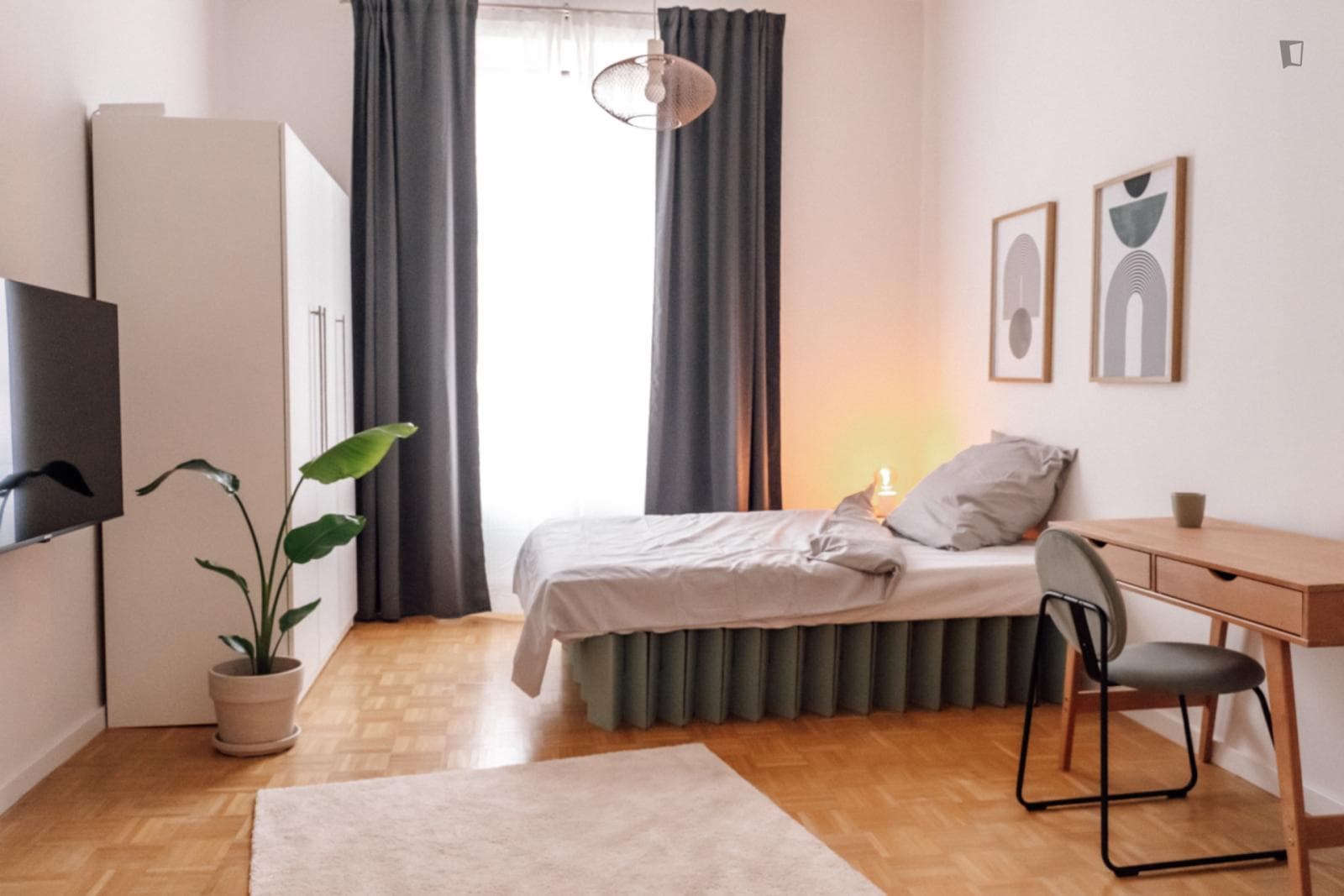Furnished Room in Central Frankfurt - Modern Comfort with Historic Charm photo 1