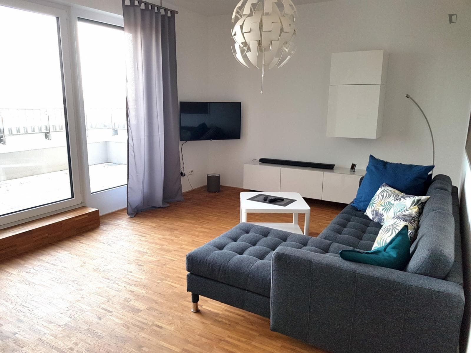 Bright and modern 1-bedroom flat close to the Rödermark-Ober Roden S-Bahn station photo 1