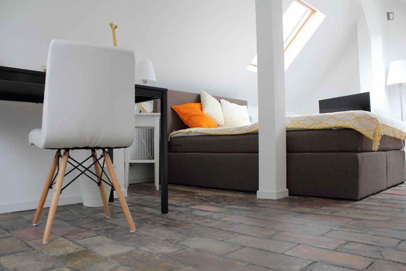 Spacious double bedroom in Frankfurt photo 1
