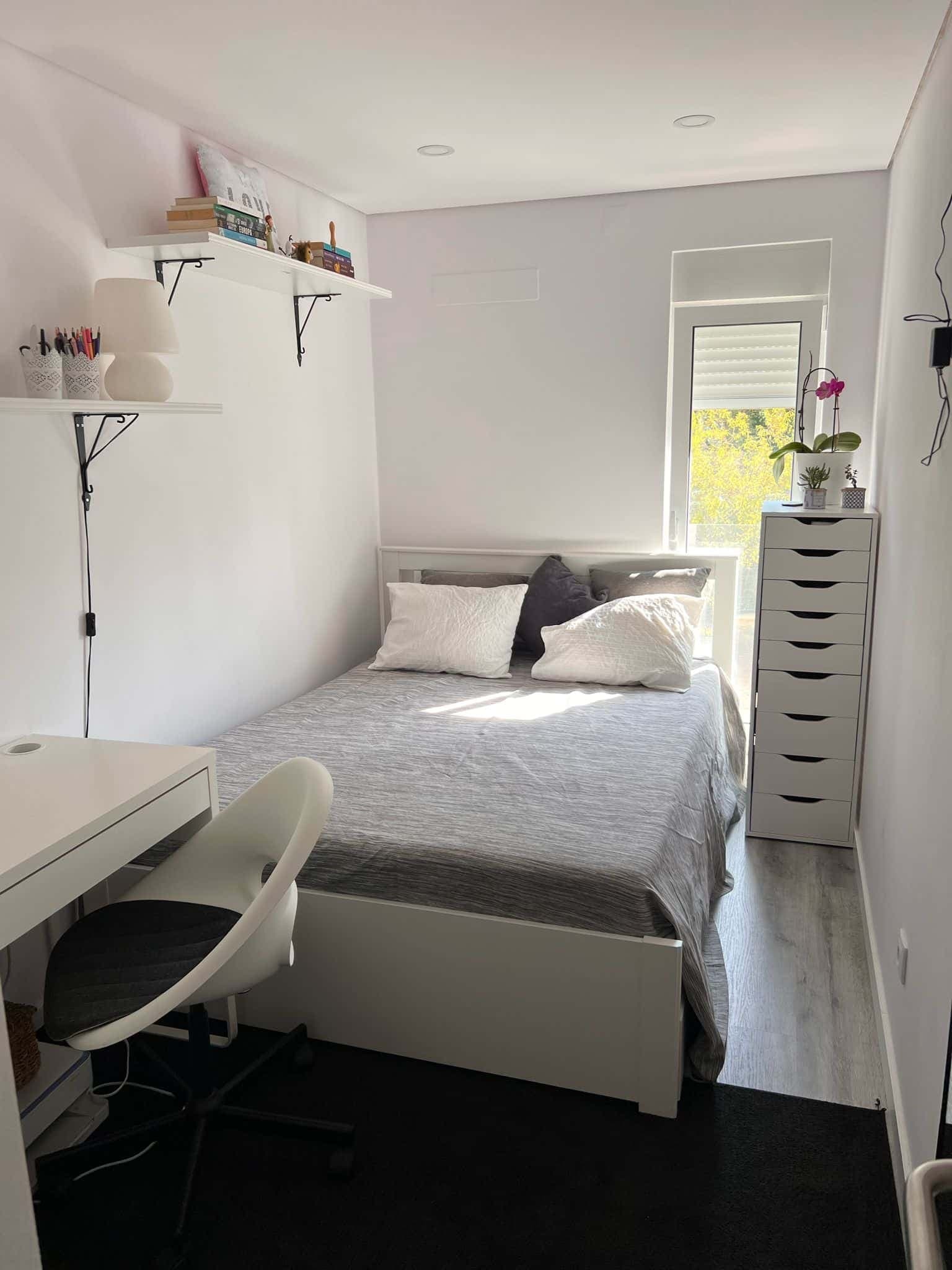 Bright room in Lisbon (4 min from ULisboa) photo 1