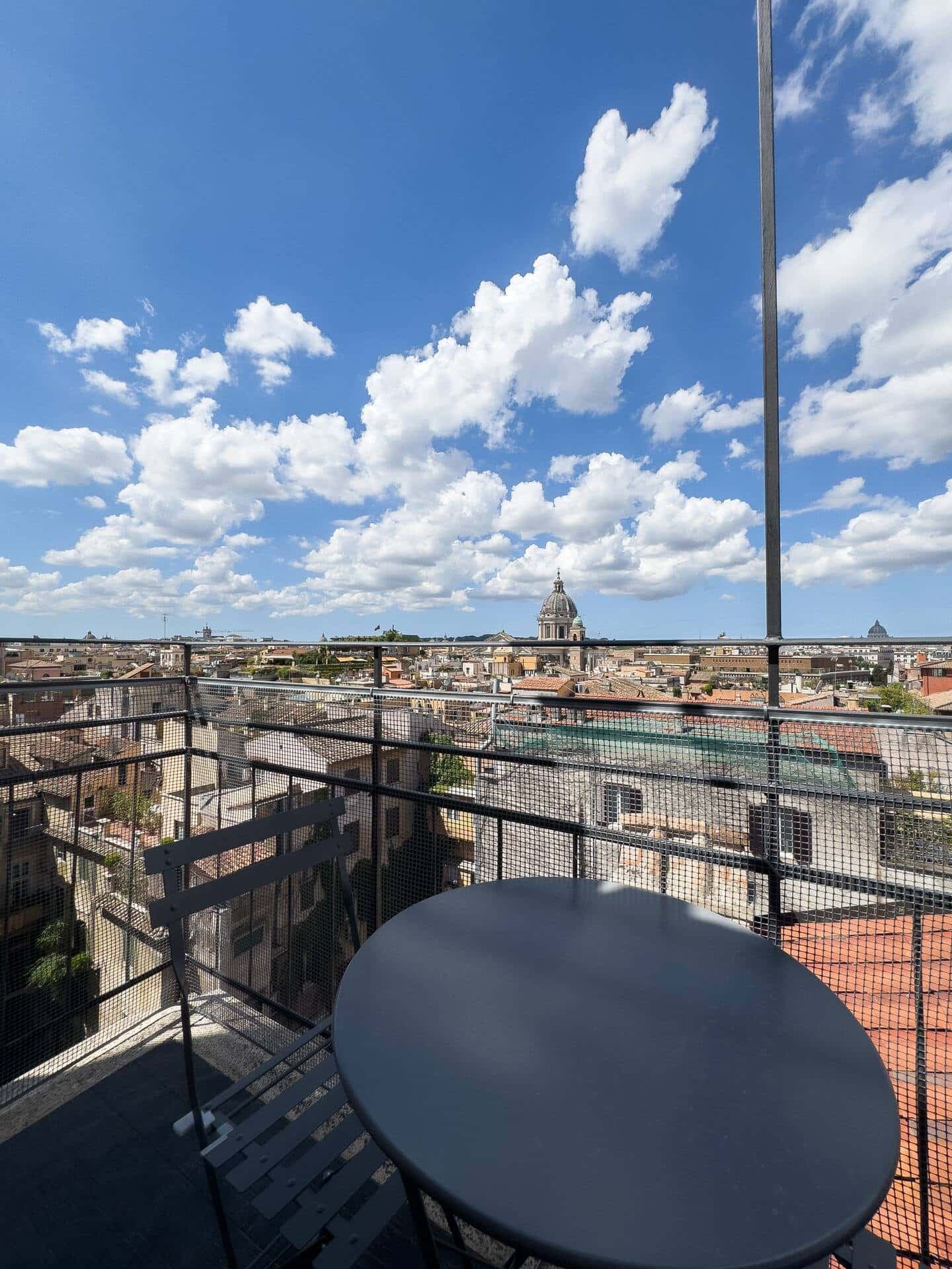 Via Mario de Fiori photo 1