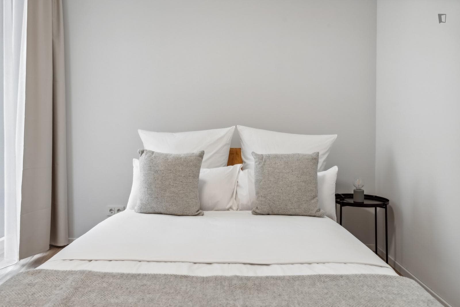 Cosy double bedroom in modern shared flat in the close vicinity of Leipzig's city centre photo 1