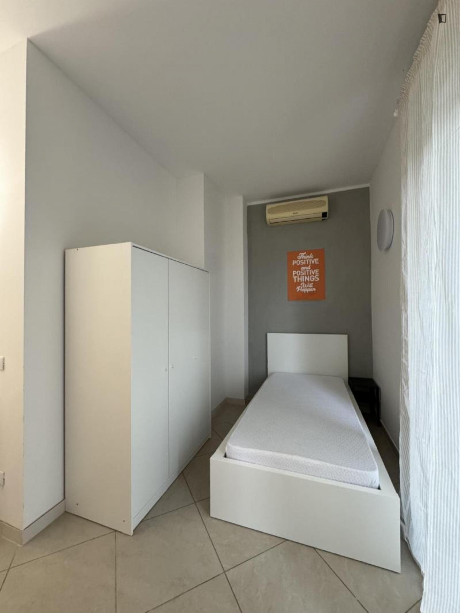 Homely single bedroom in the centre of Verona photo 1