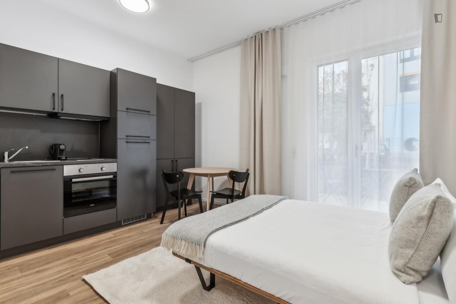 Lovely studio in a modern apartment complex near the Leipzig University in Zentrum-Nord photo 1