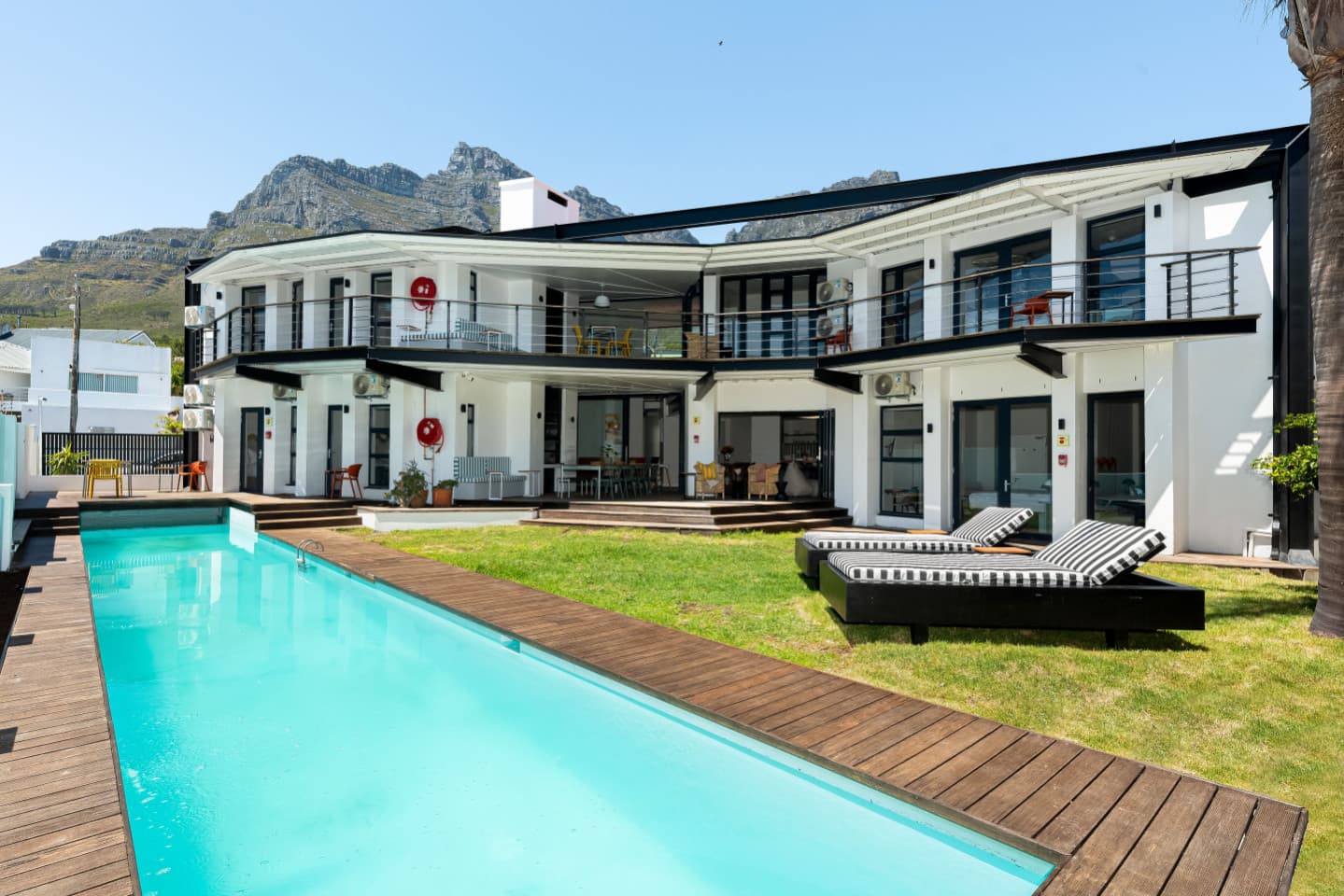 An exquisite villa residence blessed with a mountain backdrop and an ocean view photo 1