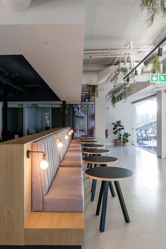 A sunny modern contemporary apartment, perfect for coliving and coworking photo 1