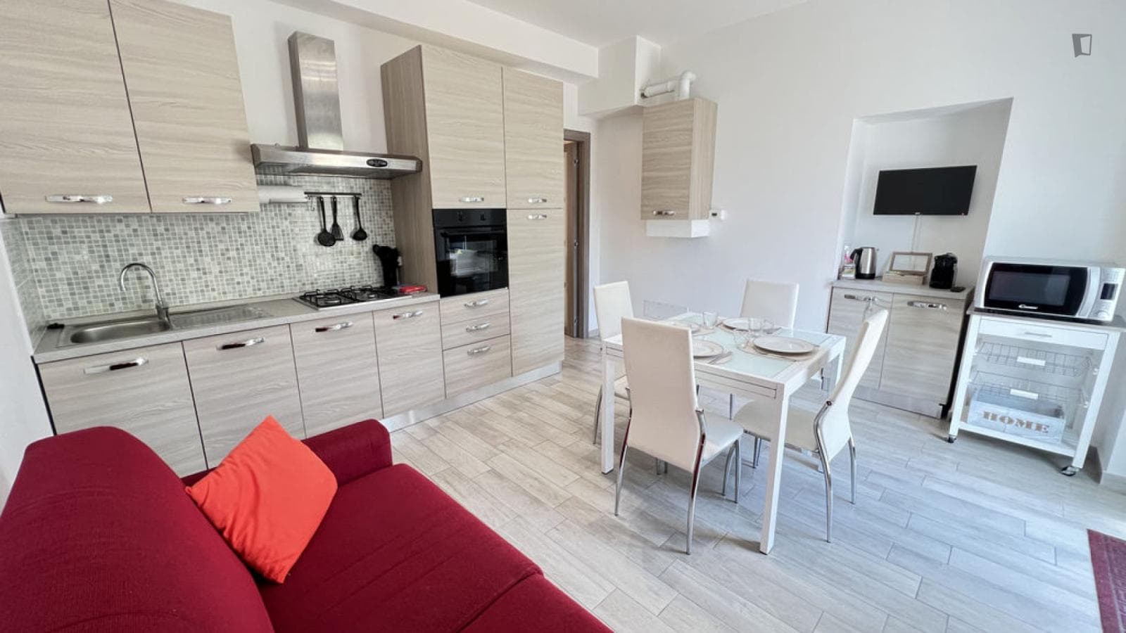 Bright 1-bedroom flat in the vicinity of Sanremo's railway station photo 1