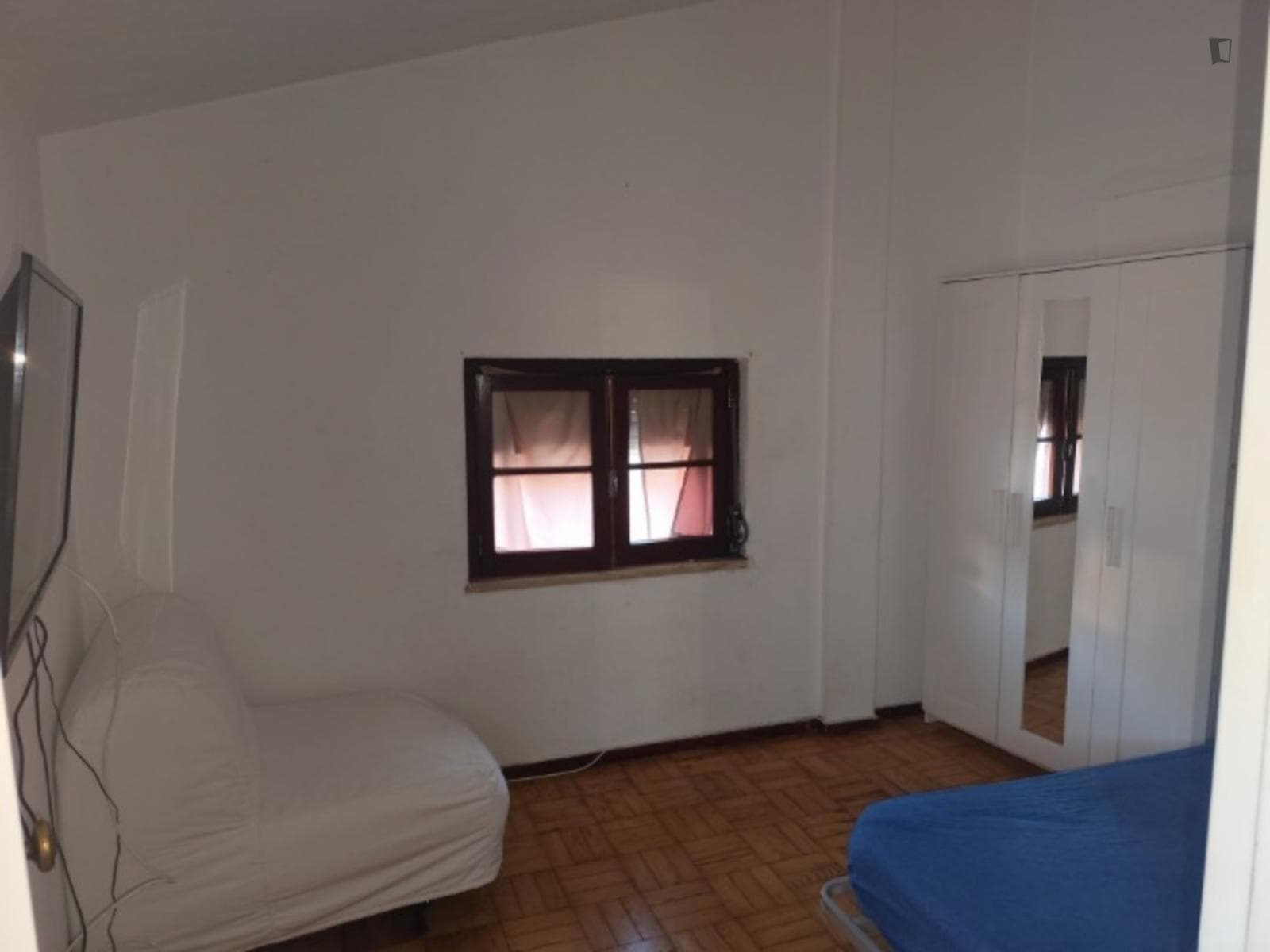 Nice bedroom in Serra da Luz, Pontinha photo 1