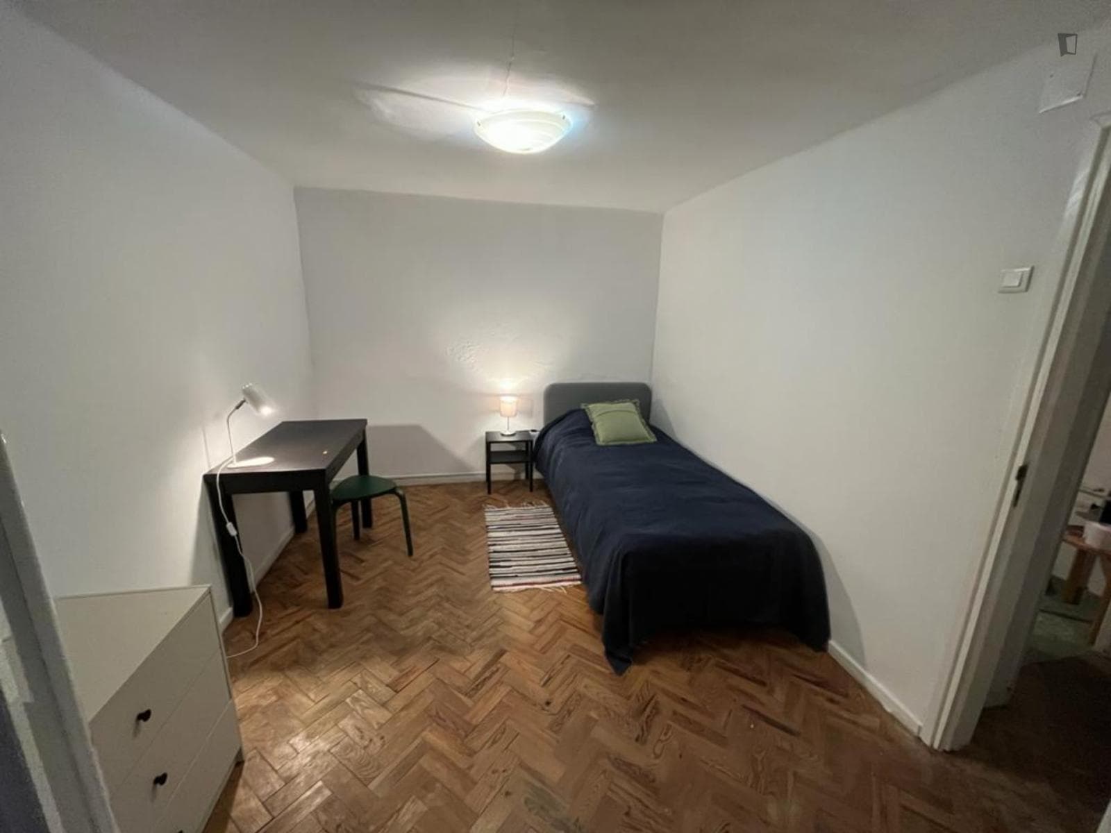 Nice single bedroom in Parede, Lisboa photo 1
