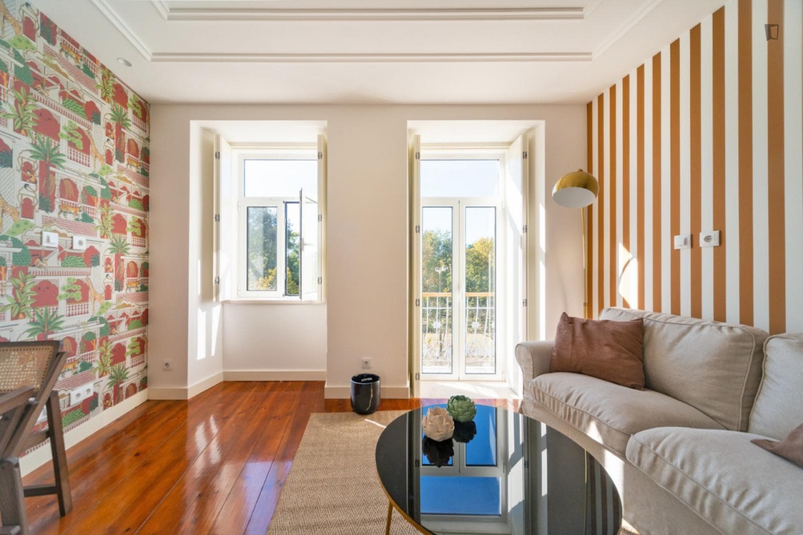Beautiful 1-bedroom flat next to Alvalade metro station photo 1