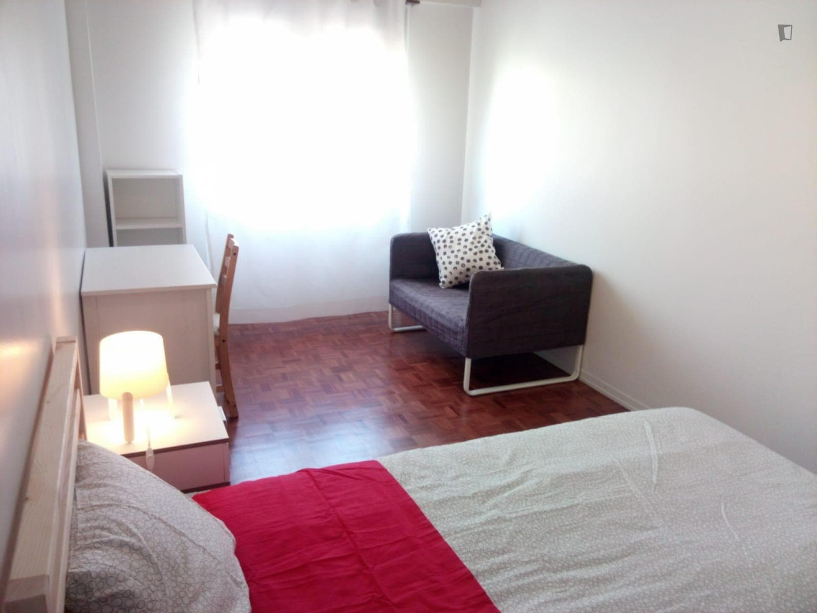 Bright single bedroom in Benfica photo 1