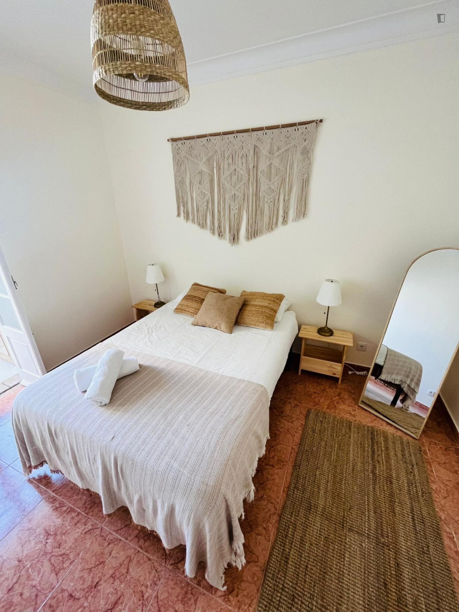 Inviting bedroom in Costa da Caparica, Almada photo 1