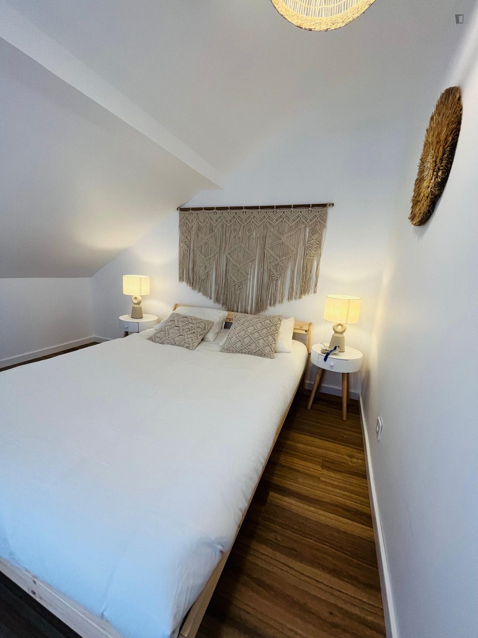Attractive bedroom a short walk from the beach photo 1