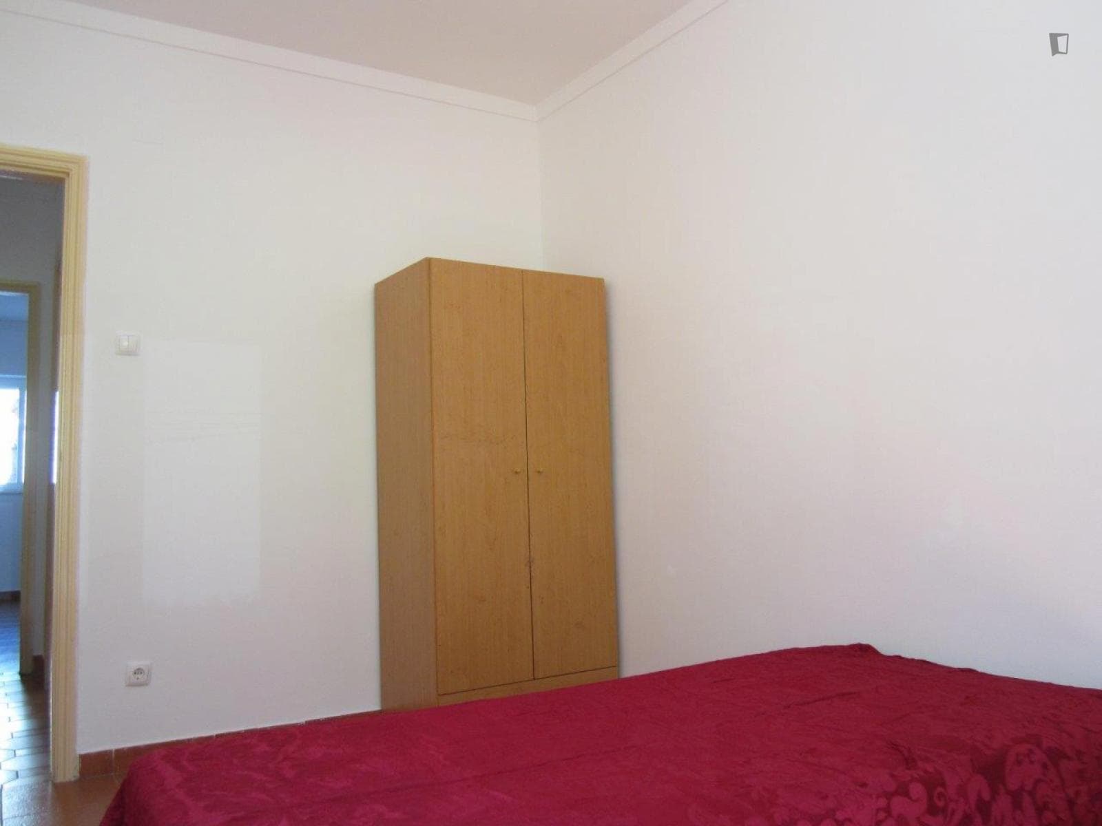 Cozy Double Bedroom close to Reboleira Metro photo 1