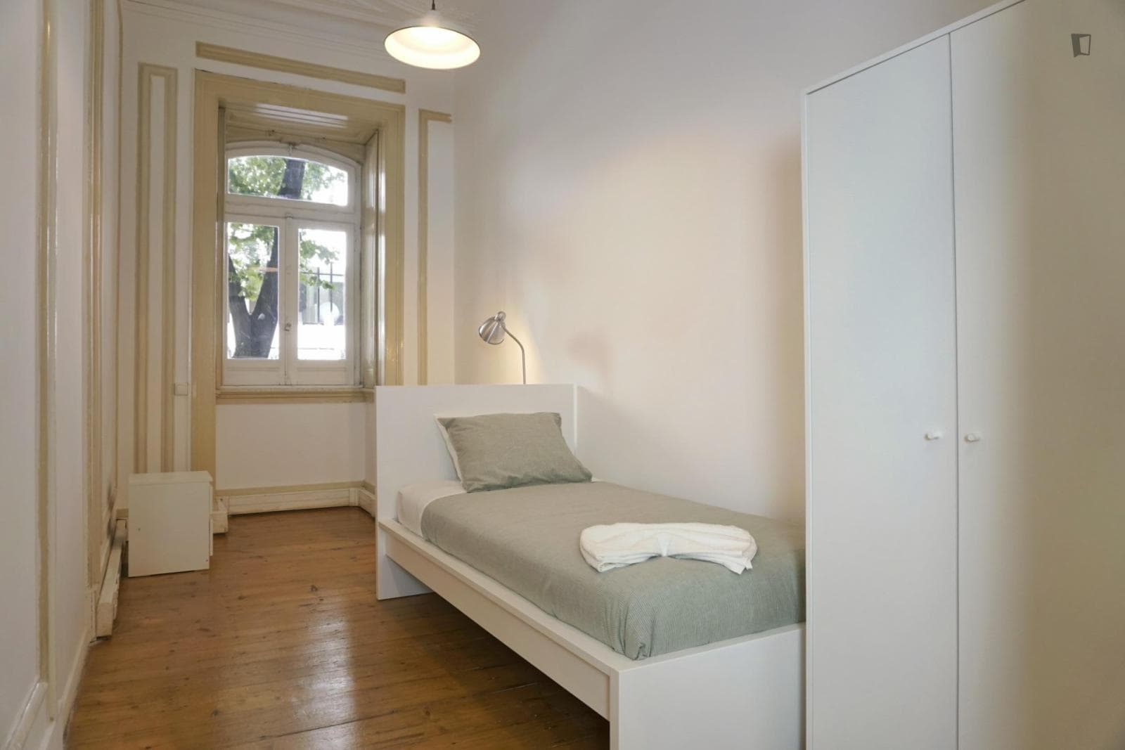 Snug single bedroom close to Avenida metro station photo 1