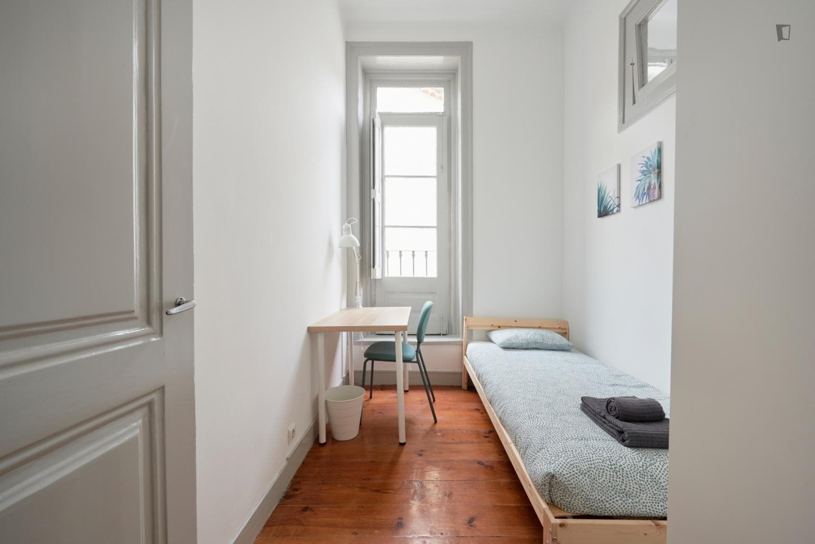 Snug single bedroom near the Avenida metro photo 1