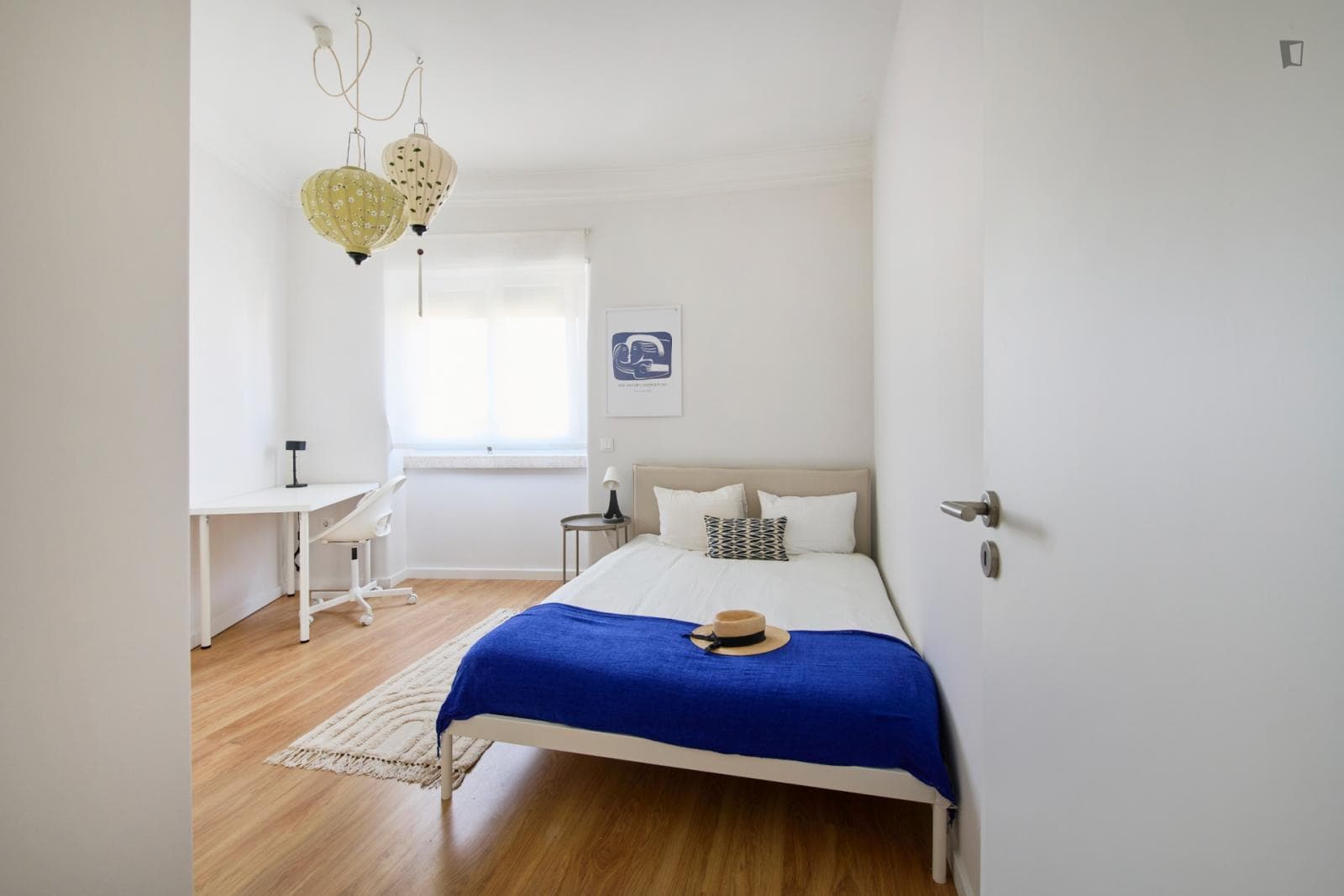 Neat and cosy double bedroom in Roma-Areeiro photo 1