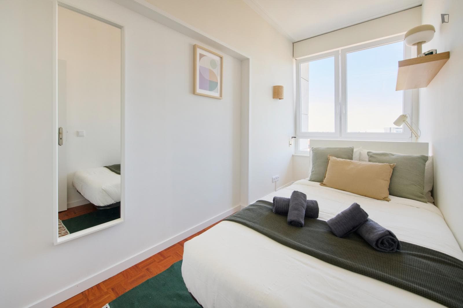 Snug double bedroom in Picoas photo 1