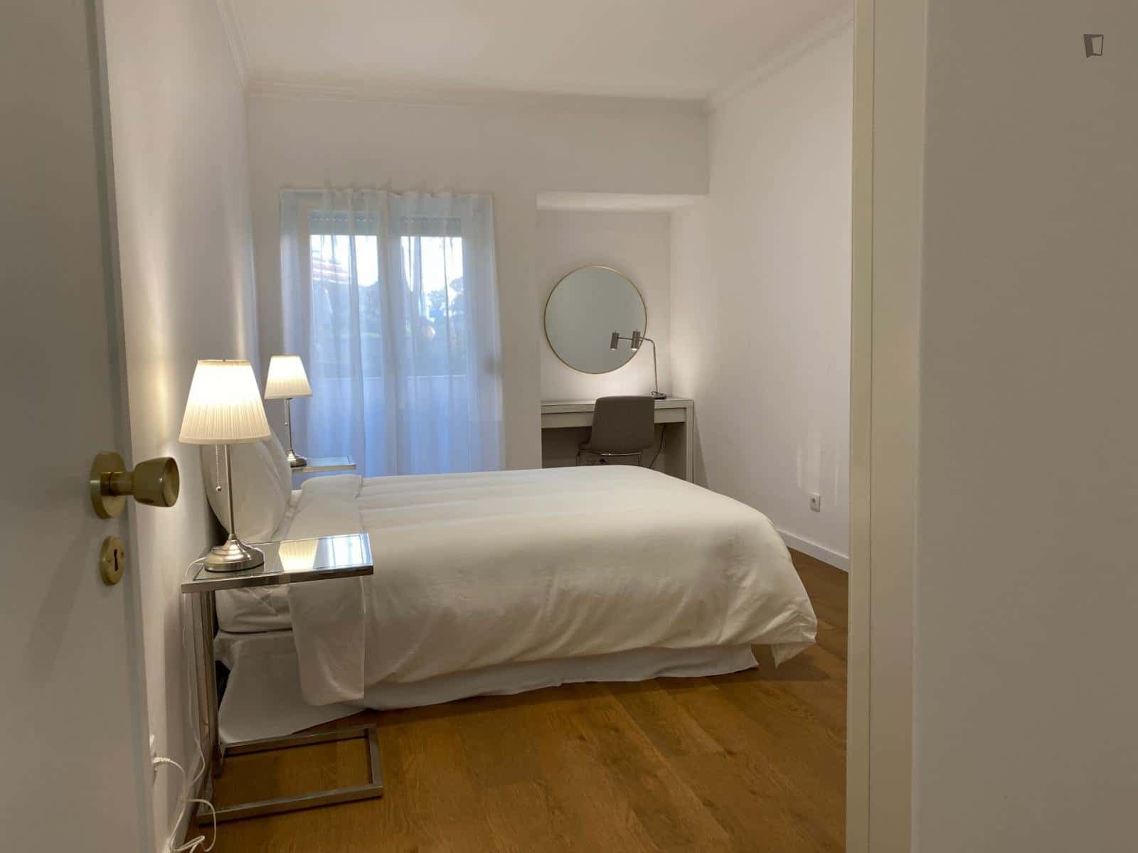 Single room with private balcony in Lisbon (metropolitan area), room 1 photo 1