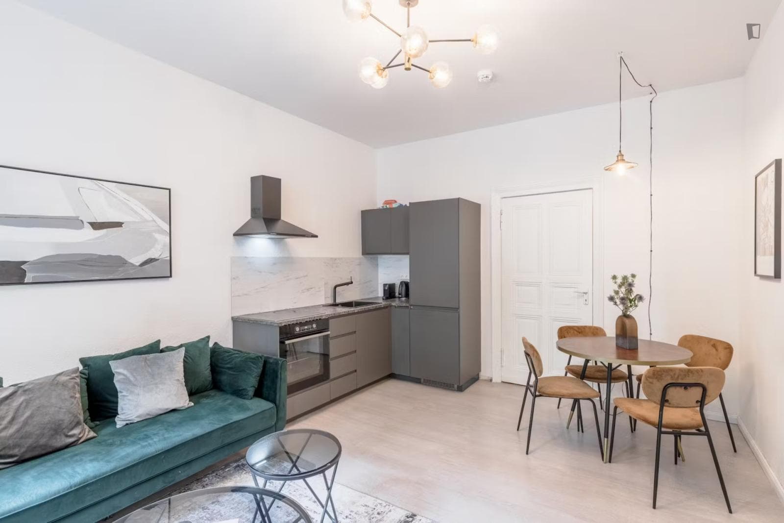 Modern 2-bedroom flat in well-connected and residential area in Berlin-Mitte photo 1