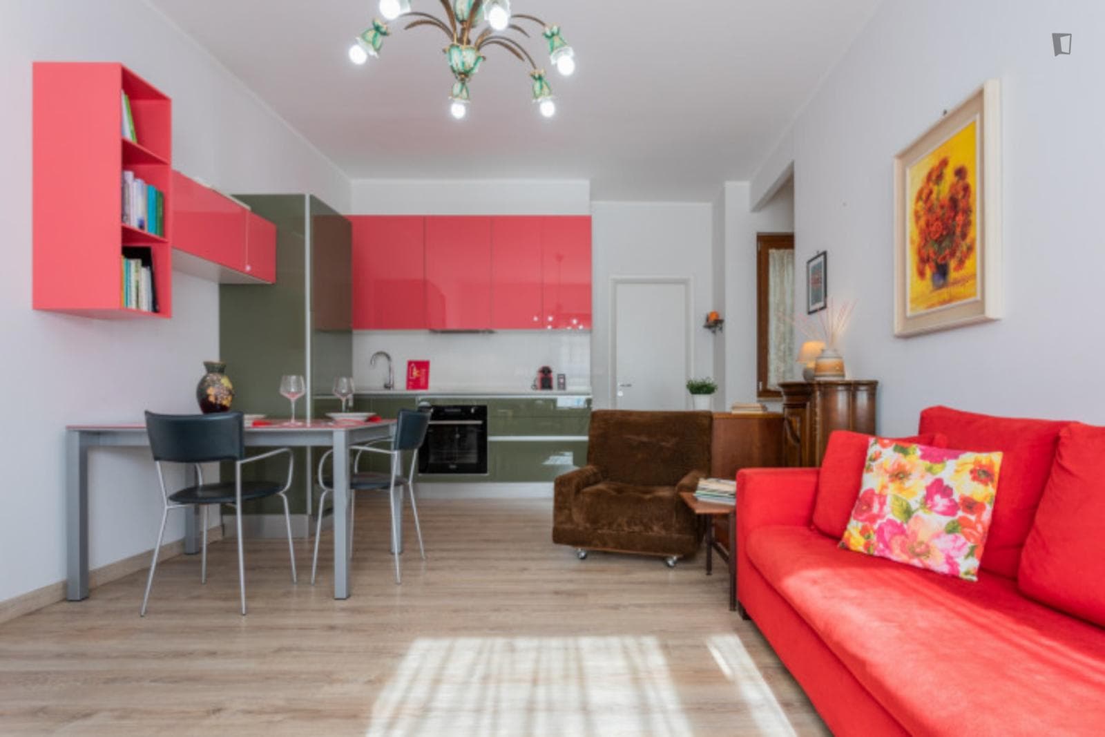 Beautiful 1-bedroom apartment near the Marconi metro  photo 1
