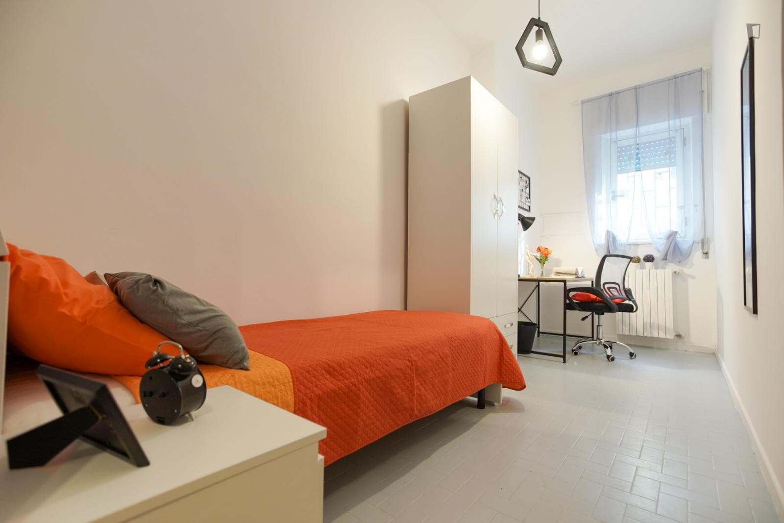 Nice and cosy single bedroom near the Solfatara train station photo 1
