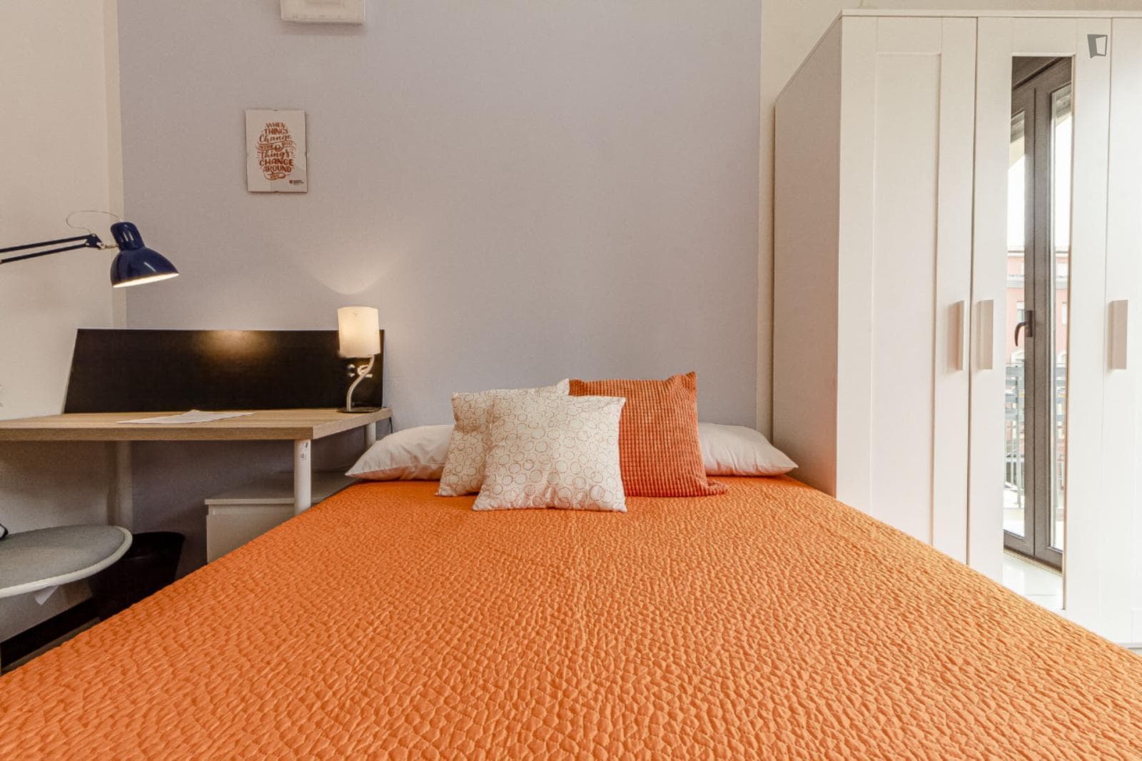 Bright single ensuite bedroom in Sassari photo 1