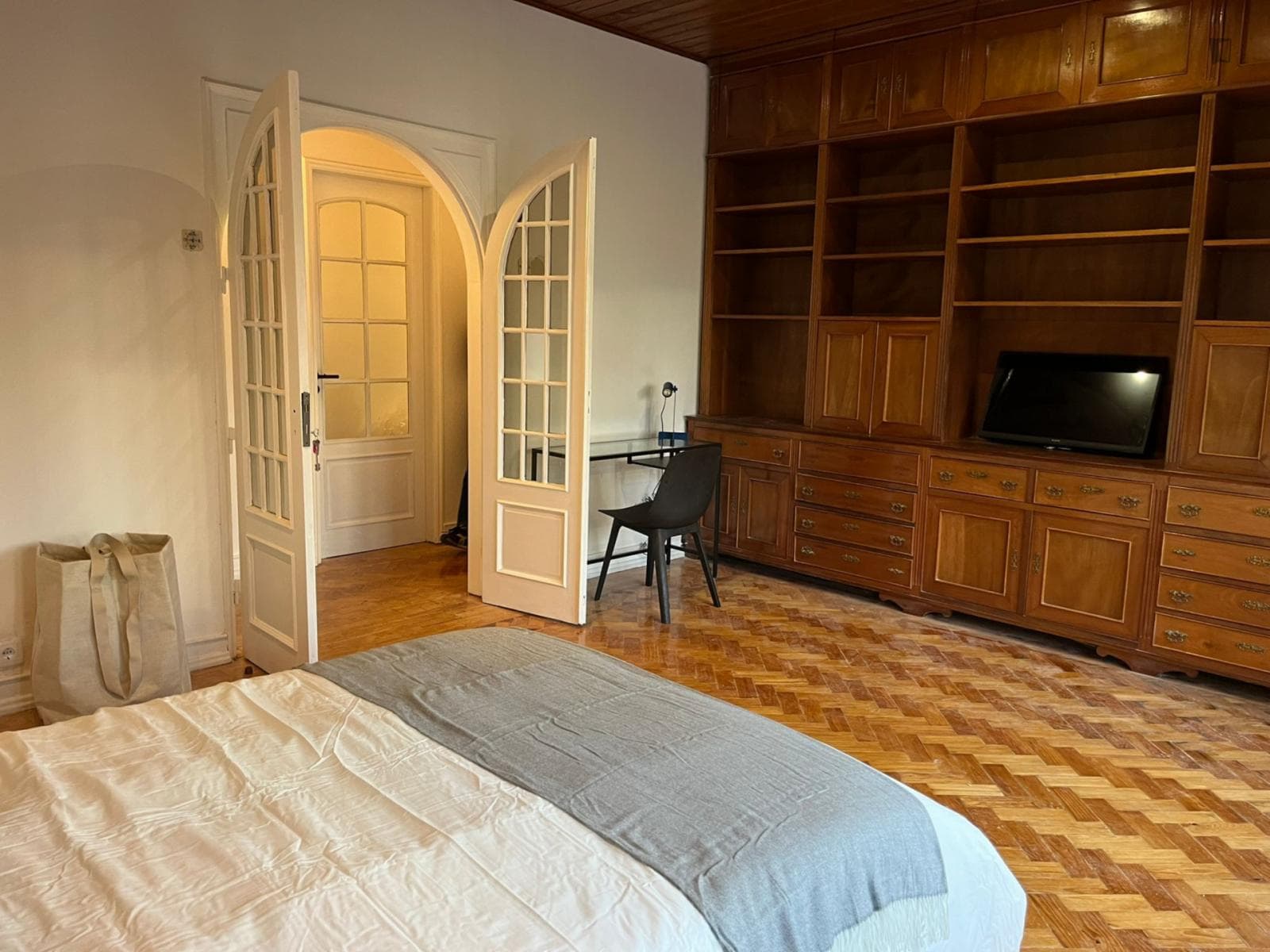Double bedroom next to Alvalade metro station photo 1