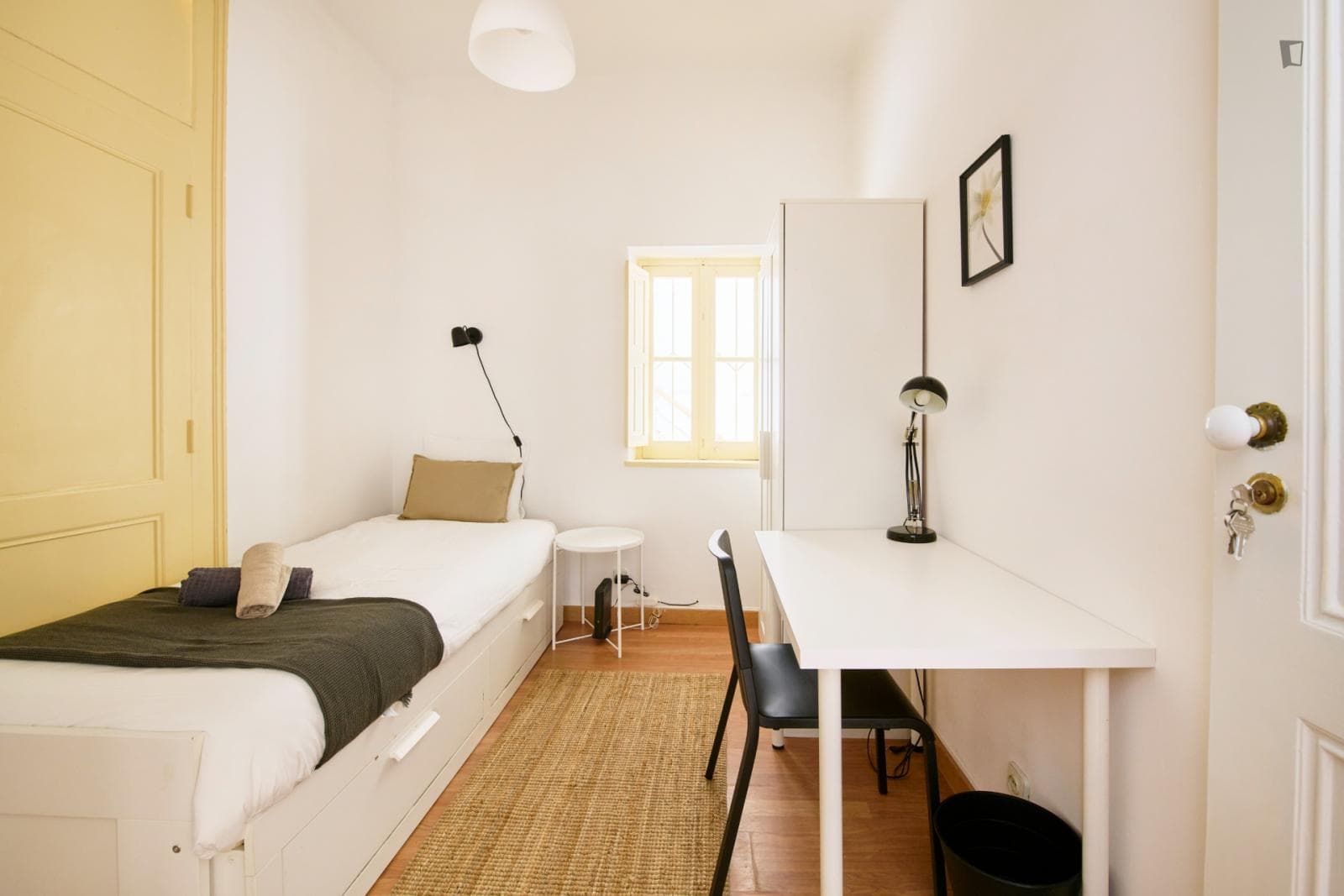Attractive single bedroom in Arroios photo 1